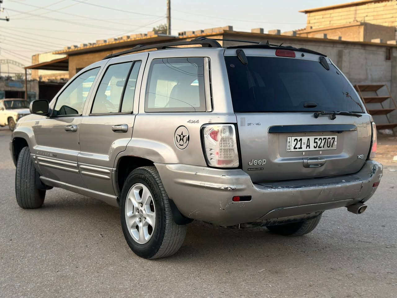 السلام عليكم للبيع جيب شيروكي لمتد موديل 2000
مكينه 8 سلندر شلعه تخبل السياره نقصها بس كمبريسر عطل جان بيها تبريد ثلج 
ودوشمه كشنات فقط كشنات كهربائيه السياره حلوه ومال جناي وترابك وين متريد السياره باسمي تحويل ثاني يوم السعر 60 وبيها مجال للشراي للاستفسار -***********
