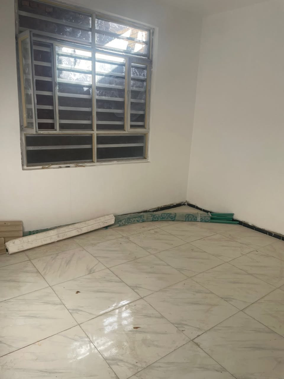 السلام عليكم
دار للايجار زراعي المساحة 100ـم  ثلاث طوابق
الطابق الاول مدخلين +استقبال +حولي كبير +غرفة نوم + صحيات
الطابق الثاني غرفتين نوم +صحيات+حولي
الطابق الثالث غرفة نوم +بيتونة وسطح
البناء حديث درجة اولئ
العنوان هورجب قرب جامع الازهري المنطقة مبلطة وماء وكهرباء 
يبعد عن شارع 60  (700) متر
ملاحضة المنطقة مسكونة بالكامل
للاستفسار اكثر الاتصال بالرقم
***********
