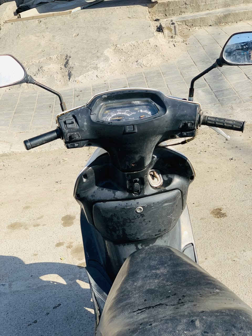 السلام عليكم دراجه سبيسي 100 
مكينه مكفوله 
بيه دبلات اماميه فقط 
الشراي يتصل ***********
مكاني الشعب
