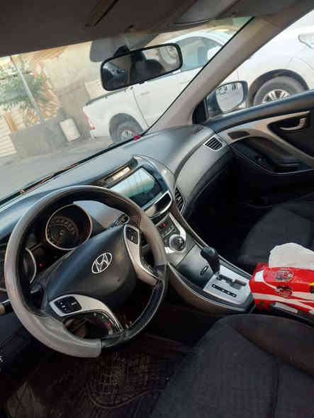 السلام عليكم سيارةللبيع هيونداي النترا موديل 2012، بحالة ممتازة جداً ومواصفات خليجية.📋 المحرك: 1800cc (أكبر وأقوى من المعتاد) لون: أسود•ناقل الحركة (الجير): أوتوماتيك•حالة البودي (الهيكل): بدون صبغ (مكفولة وعلى الفحص)ماشي  (286كم) المواصفات:محرك 1.8L GDI لأداء قوي وعزم ممتاز.•جنوط ألمنيوم.•مقابض أبواب كروم.•تحكم ستيرن ،وشاشة (عجلة القيادة).•نظام ABS لمنع انغلاق المكابح.• ملاحظات:السيارة نظيفة جداً من الداخل والخارج ومصانة بشكل جيد.•جاهزة للاستخدام ولا تحتاج لأي مصاريف.•السنوية والهزة والفحص كلها جديدة.•💰 السعر:السعر المطلوب: 115 ورقة (11,500 دولار) وبه مجال .•📞 للتواصل والمعاينة:المكان: السليمانية - جمجمال•رقم الهاتف: [***********]
