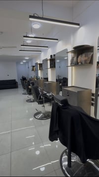 الصالون بحاجه الى حلاق متمرس 📲 للاستفسار: 07722138198