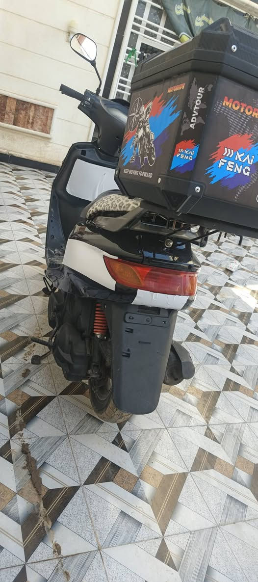 سلام عليكم اخوان ٠٠
هاي الدراجه الفراشه مثل مامعروضه امامكم للبيع 
دراجه  نضافه كفراتها 80 بالميه وجاهزه من كلشي كهربائياتها كامله سلف وهندر بكل وقت ماتاخر نص ثانيه المكينه للأمانه مفتوحه بسبب الاويل بم الدهن واكف وكامت الدراجه وجفتتها بغراض اصليه جيب وياك مصلح خلي يجي يفحص حاله المكينه اذا دخنت او بيها خلل عوفها وامشي سعرها 350 وبيها مجال مكاني حله حي العسكري ***********
#صورتلك فيديو حتى تسمع صوت المكينه يعني كلشي كدامك واضح الشراي بيه خير ويدلل
#الصندوق مو ويه الدراجه وشكرا لجميع
