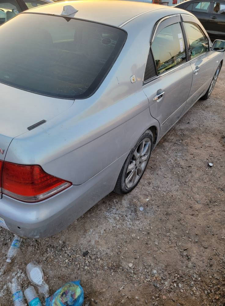 كراون شاهينه للبيع او المراوس حسب الرغبه 
المواصفات  اربع بيبان بصمه مع بصمه تشغيل 
مري شفط
نضام ترحيب عند الاقتراب 
تحكم ستيرن  
كهربائيات كله شغاله 
مكفول من الكص والنقل 
بيه اربع قطع تبديل 
وضربه بل مدكر الخلفي بدون صندوق 
فقط مدكر  
السياره بحاله جيده السعر ١١٠ وبيه مجال 
للاستفسار *********** البصرة, العراق
