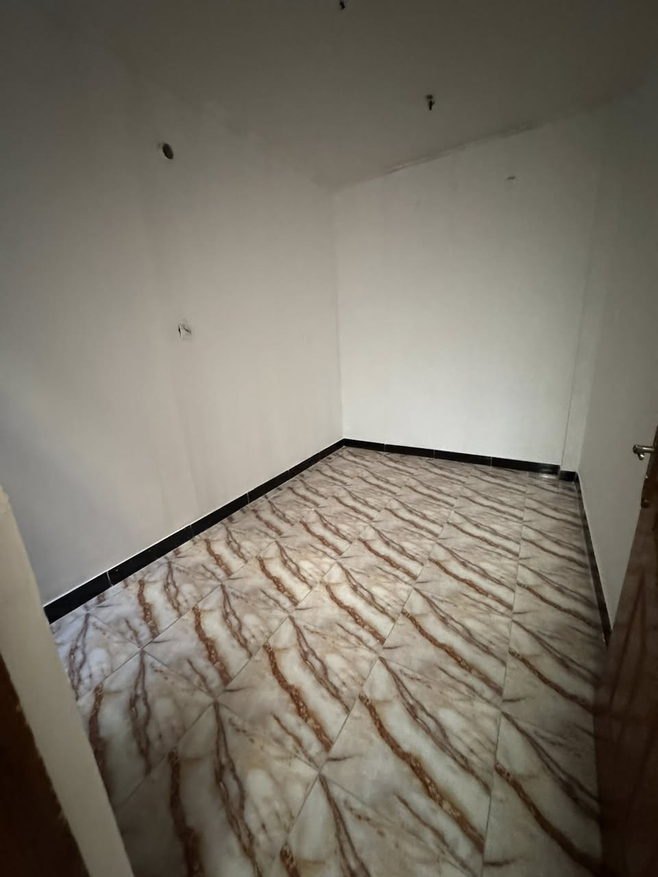 اللايجار اللايجار اللايجار بيت مساحه 50 متر يحتوي على 2 غرف نوم وصاله مطبخ خدمات عدد 2 البيت جدا نضيف وجديد الستفسار 
*********** 
زيد الشمري
