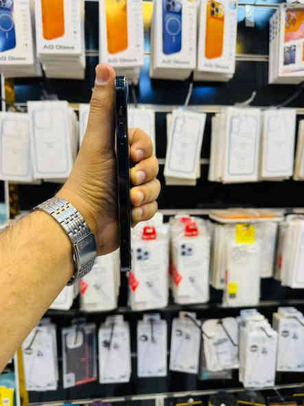 السلام عليكم 

iPhone. 12. pro. فقط
الذاكره:-512❤️‍🔥
البطاريه:-100‎%‎ اصليه.🔋
فيس ايدي شغال✨
نموذجM شرق اوسط🤍
الجهاز كوله شغال مابي اي خلل مبدل شاشه اصليه 3 خيارات فقطط
العنوان:- بغداد جميله🌷
الاتصال:-***********
السعر:- 280 قفل 💎
