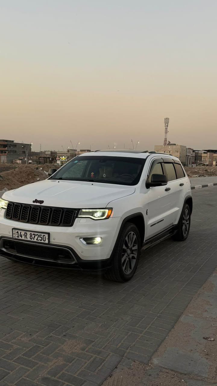 السلام عليكم جيب كراند شيروكي grand cheeokee  موديل 2018 خليجي سياره مكفوله كفاله عامه من كل نواحي سياره جديده احله من صور كلين تايتل كفاله عامه مواصفات الثلاثه شاشات جدید سیارة
رقم 📞***********
مواصفات سياره   limited pals الثلاثه شاشات
دفع رباعي 4*4
كشنات امامي كهربائي 
كشنات تدفئه و تبريد 
كشن خزن ميوري وضعيات قياده
كشنات خلفي تدفئة 
ناقل حركه 8نمر 
تدفئة استيرن
شاشه كبيره +كامره خلفي دواره
كشنات جلد 
داخل ملكي vip
شفتات استيرن
اشاير بل مراء
مرايه شفط
ويل 20 بلادي
سكف بانوراما فتحتين بل سكف على طولها
شاشه كبيره نفيكيشن مع Gps
لايتات زينون دواره مع استيرن
كشافات ضباب برجكتور زينون+ زراكات امامي للايتات
لايت كامل زينون مع ليد نهاري
تشغيل عن بعد 
صندوق كهرباي شفط
حساس امامي + حساس خلفي
مرايات متحسسه للضوءالعالي
بريك اوتو عند الرجوع الى خلف
نظام تشغيل اطفاء اتوماتيكي 
يعني (Auto start system)
نظام بريك اوتوماتيكي (Auto break system)
يدات نيكل 
محرك 3600
بعد مواصفات سياره واحد على واحد فول فول فول سياره رقم بصرة الرقم الجديد هزة وسنوية جديدة كله جديد بسمي تحويل مباشر  مابي دينار مصرف احله من صور مكان سياره البصرة
سيارة عليه تعديل مصروف عليه كلش هواي 
كار بلي الأصلي شادله
داش كام تصوير امامي خلفي تسجيل كامرة للسيارة. فايبر كاربون اسود بلاك لماع لليدات والمرايه الجانبية. كذالك الشباك الامامي فايبر كاربون بلاك اسود.  لحية اماميه واجنحه خلفية. مع دوسات جانبيه عند النزول. فجوج لون احمر حراري
  شراي يخابر *********** البصرة, العراق
