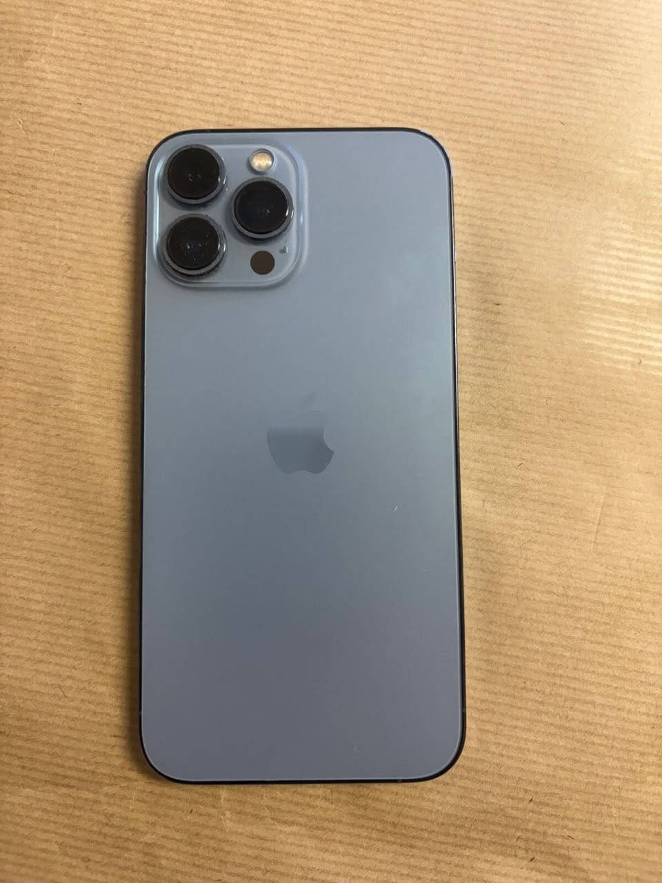 ايفون 13 برو ماكس شرق اوسط جهاز ما مفتوح ولا يعبر هوا نضيف حيل بطاريه 83 اصليه لا مرفوعه ولا شي الجهاز اني بيدي فاتحو من الكارتون بس وكع مني ونفطر لكلاس مال شاشا فطر بسيط ولا يضر اي شي مثل ما موضح بل صوره السعر قيم بما يرضي الله ***********
