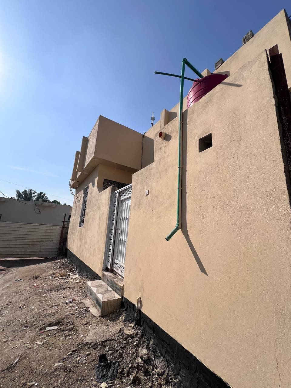 بيت مساحه 130متر بناء طابوق السعر 72بي مجال العنوان كوت ثوني نوع العقار طابو زراعي عراقي سند 25محتويات البيت استقبال صاله مطبخ غرفتين منام صحيات داخليّه وخارجيه طبعن البيت بناء حديث اللاستفسار اكثر اتصل
***********
