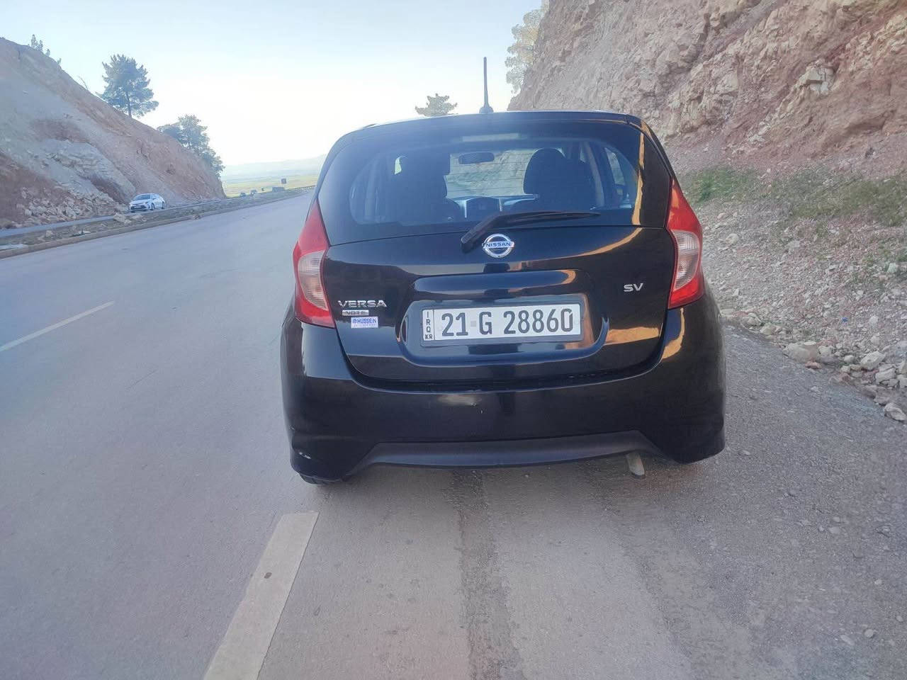 نیسان ڤێرسا نۆت ٢٠١٧ سەیارەکە موسفات sv بەس بۆنیت بۆیاخە جەمپێکی خەفیفی پێشی هەیە سەنەوی نوێیە تاکو ٢٠٢٧ سەیارەکە تا بلێی جوانو توندوتۆلە یەک دینار مەسروفی نیە نرخی٨٥ محامەلە .***********. شقلاوة, أربيل
