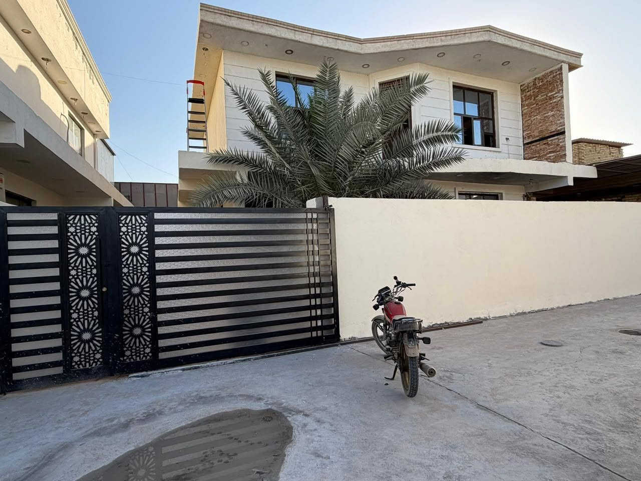العنوان البوعيثة مجمع السلطان الاول شارع الفلل
المساحة240 متر
واجهة14
نرال17 
***********
