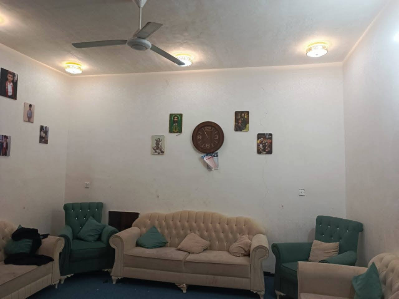 بيت للبيع زراعي بحي الكوفه فرع حسينية الرسول مساحته 200 بناء حديث 2023 لطابق الأول غرفتين نوم صالة مطبخ حار بارد إستقبال صحيات خارجيه وداخلية كامل والطابق ثاني هيكل يبعد عن شارع 100م
السعر 95 وبي مجال استفسار أكثر

*********** 

عندك عرض بيت قطعه نعرضلك دز تفاصيل والباقي علينه📲
