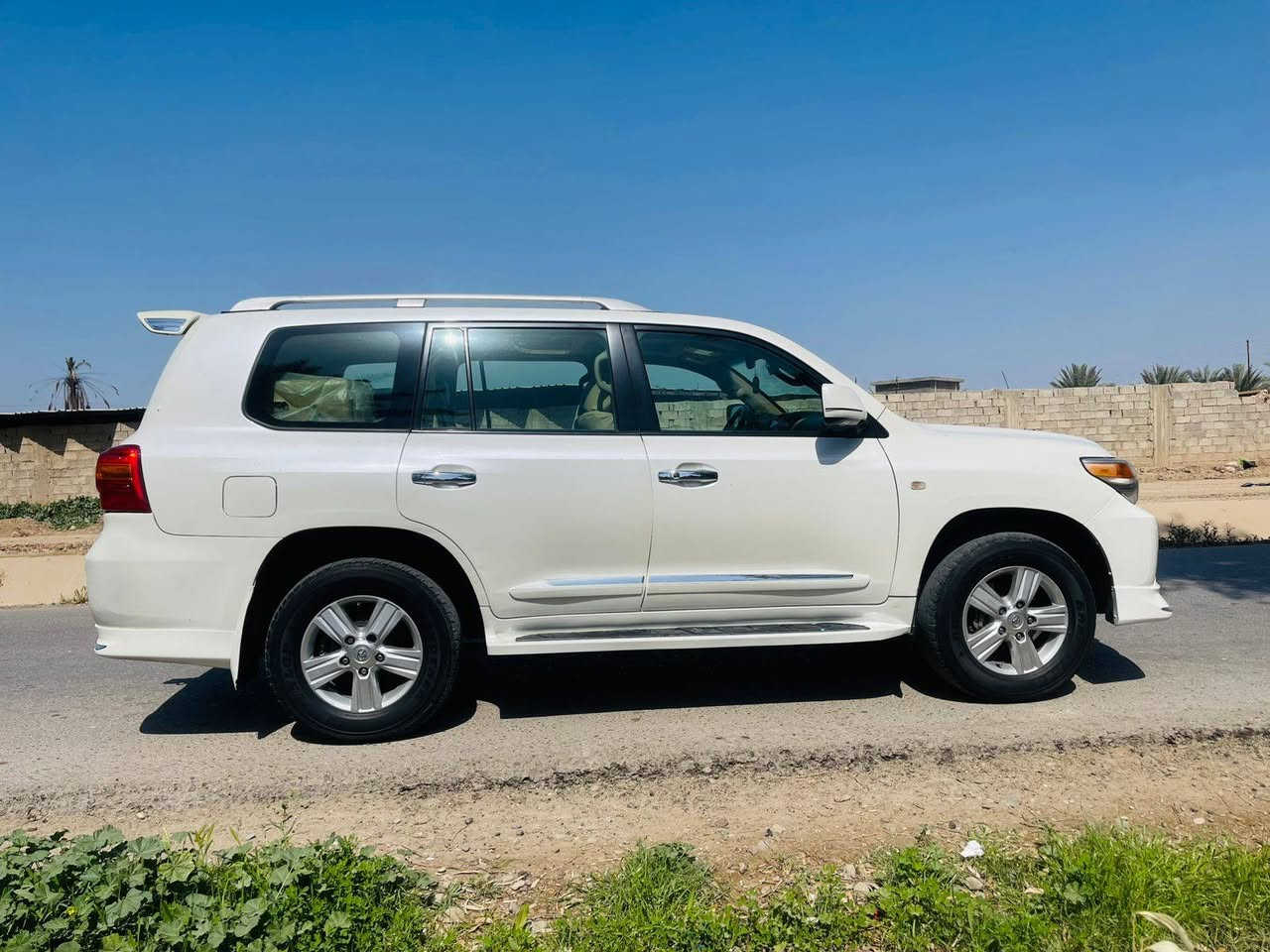 يالله السلام عليكم للبيع 

لاندكروزر 2010 بريم اصل مكفوله كفاله عامه

فتحه سقف

بصمه 
بصمه ابواب
ديفدي بل قماره
ثلاجه
تحكم ستيرن
3 قطع تبريد
اشاير مري
محرك 6 سلندر

كير ومحرك وصدر وتايرات وتبريد كله جاهز

ماشيه 180 الف 

السعر 290 مكفوله كفاله عامه

العنوان بغداد الصابيات قرب جسر الدوار مال مرور التاجي

***********
