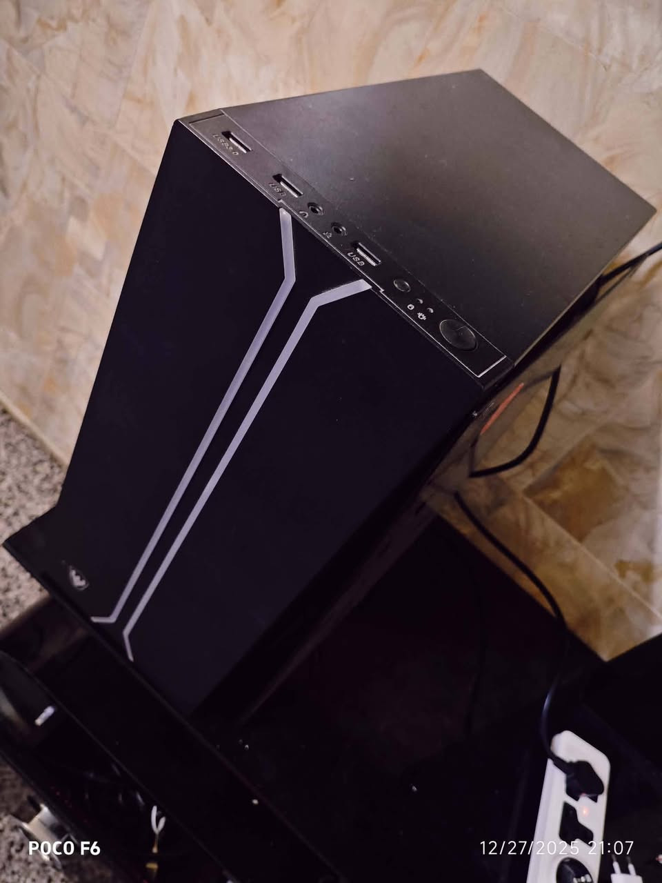 مواصفات الكيس 
كور اي 3 جيل 9
كرت الشاشه 1050ti 
v2رام 
550واط
ذاكره 256ssd 
للتواصل ‏‪0770 975 8417‬‏
