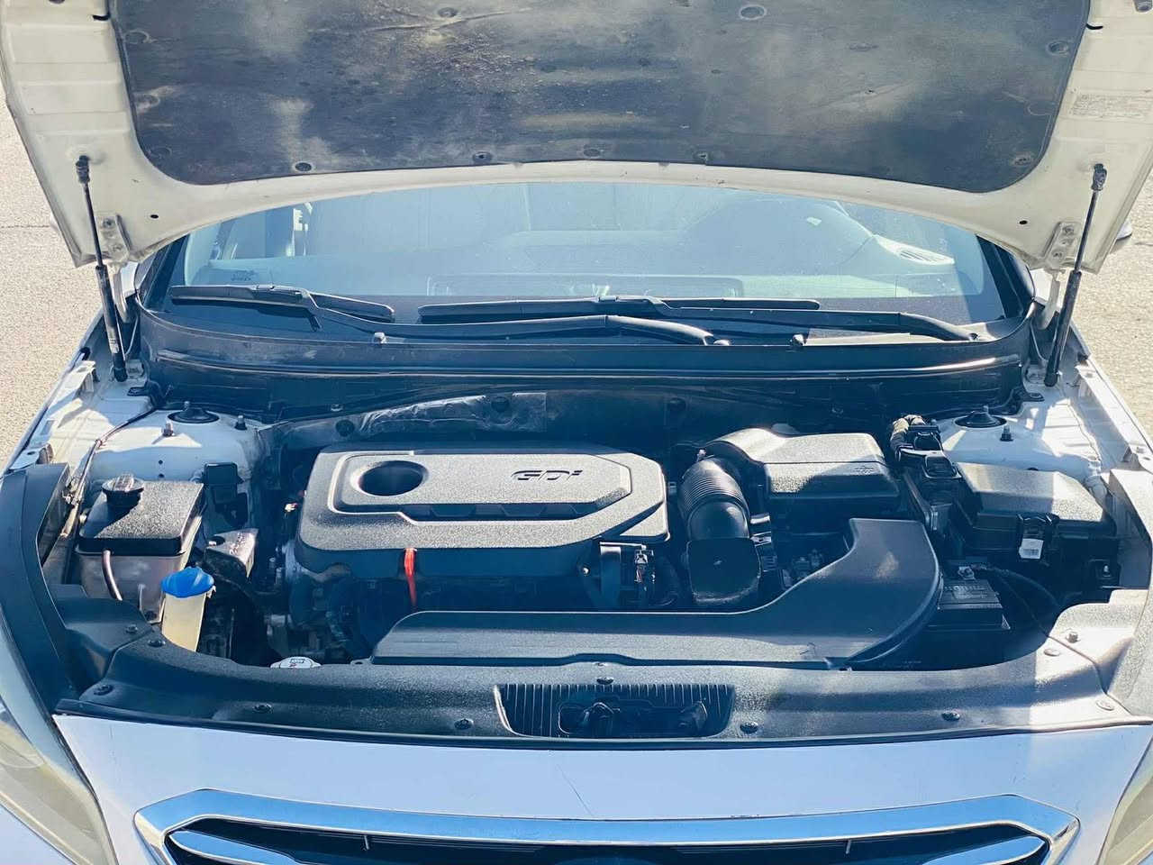 سوناتا موديل 15 وراد أمريكي 
فول مواصفات اعلى فئه
 حادثها بنيد مبدل فقط  وبيه رشة صبغ بالجاملغ الخلفي السيارة كلين واحد 
رقم بغداد حولته انكليزي السياره باسمي
جاهزه وخير من الله المواصفات معروفه للاعلى فئه ميحتاج ١/١ واحد على واحد  مكان السياره نجف العباسيه ***********
