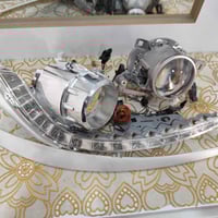 متوفر عندي قاعده لاييت اكسنت 2014.جهة اليسار السكن  ويه الليد مثل مامو...