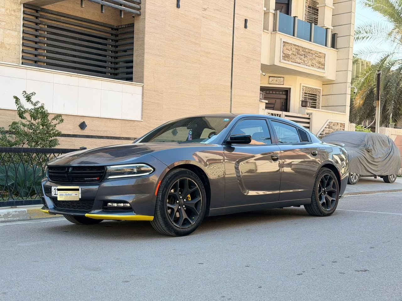 السلام عليكم
دوج جارجر 2023 last karخر اصدار 
رقم بغداد بسمي تحويل مباشر 
؛الضرر كما موضح بل صور والسونار من ضمن المنشور   وبدون ايرباك (حادث قطعتين ) 
؛مواصفات لSxtمعروفه 
؛محرك 3600
؛ماشيه 43mi
؛السعر 228وبيهة مجال بسيط للشراي 
؛اي استفسار ***********
؛مكاني بغداد حي القاهره
