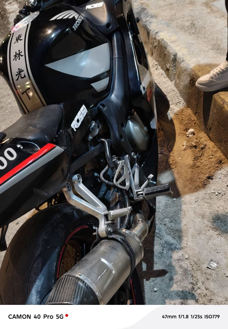 للبيع
F4i 2004
محرك 600 
دينار ماذب عليهة برغي ماناقصه دراجة اكفلك ياهة من التاير للتاير 
السعر 26 
مكاني كربلاء 
***********
