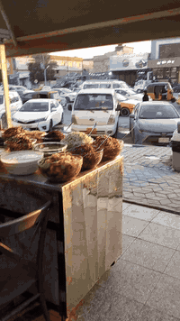 السلام عليكم
مطعم للبيع 
موقع حلو ع شارع العام البلديات قرب جامع سيد صلاح مقابل وكاله ازبري يشتغل وخير من الله بس محد ملتزمه 
وكل القسام بي الاستفسار خابر وتدلل ***********
