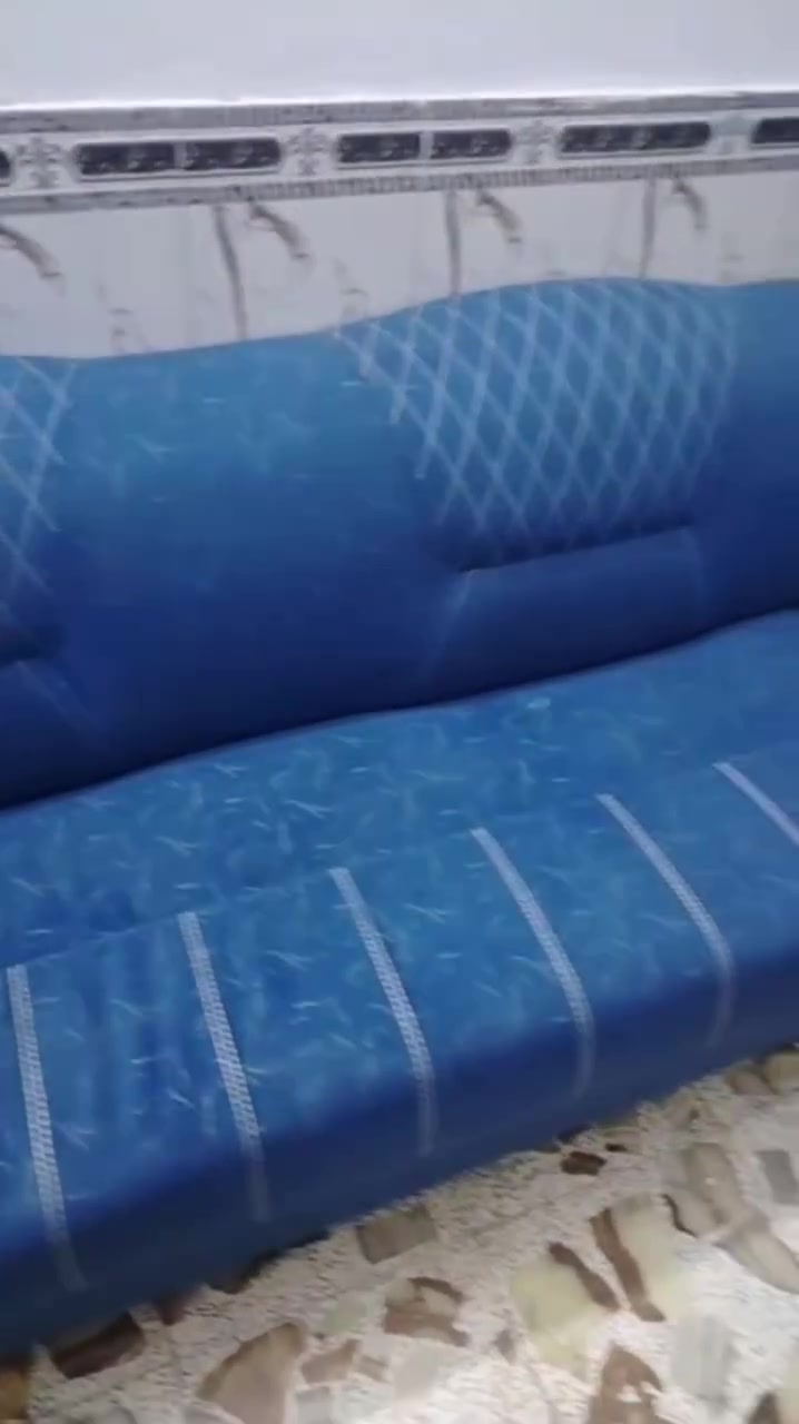 السلام عليكم ديوان تزكام نضيف مسوي قبل سنتين تقريبا بي بس اضرار بسيطه الزاويه بيه حرق بس هذا سعره 150 بي مجال ***********

الطباخ كريازي نضيف نضافته 70 بالمية هاي الشخوط البصفحه نايلون مشخط سعره 250 بي مجال
