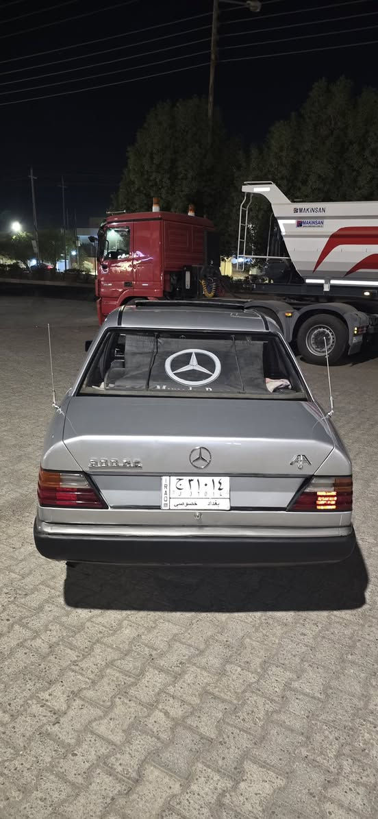 سلام عليكم
مارسدس موديل ٨٨ 
صبغ جديد 
دواخل جديد 
باتري جديد 
تايرات جديد 
محرك كير ابشرط 
شرط تحويل وكاله 
مكان سياره ديالى خانقين 
سعر السياره ٥٨ بي مجال قليل 
***********

