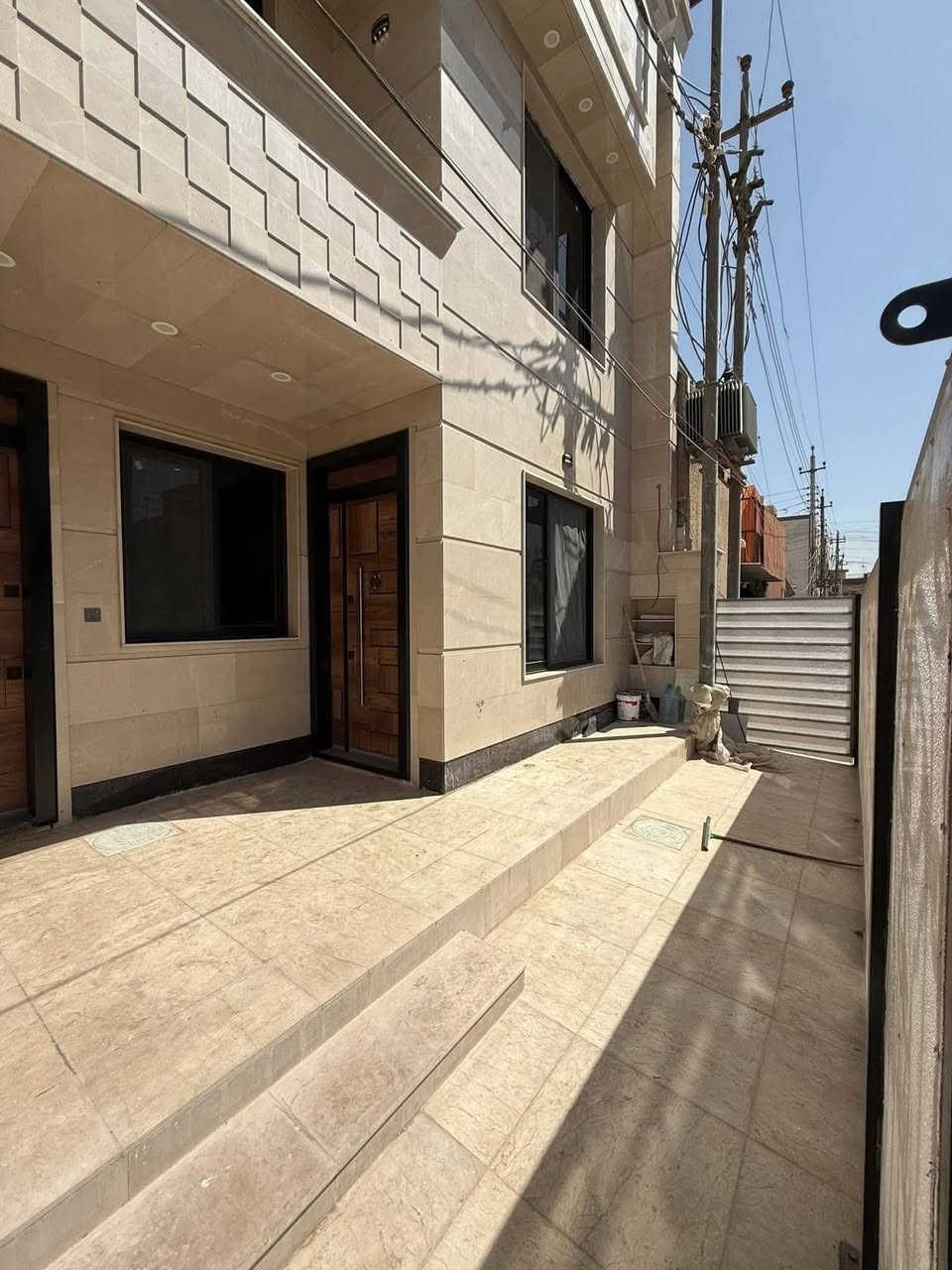 � فرصة ذهبية 
 #للبيع  بيت    في قلب  #السيدية 🔥
📍الموقع البيت : مربع جامع شاكر عبود               

#لمعرفة #السعر #الرقم ( 1 ) #سأتي #السعر #مباشره

🏡 تفاصيل العقار:

 • المساحة: 90 م²
 • الواجهة: 7.5 م
 • النزال: 12 م

✨ التقسيم الداخلي:
الطابق الأول: صالة   + مطبخ + حمام + غرفة نوم 
الطابق الثاني: 3 غرفة نوم  +حمام  
الطابق الثالث: بيتونه            

📞 للتواصل: *********** (اتصال أو واتساب)
***********
#العقاري عمر محمد
