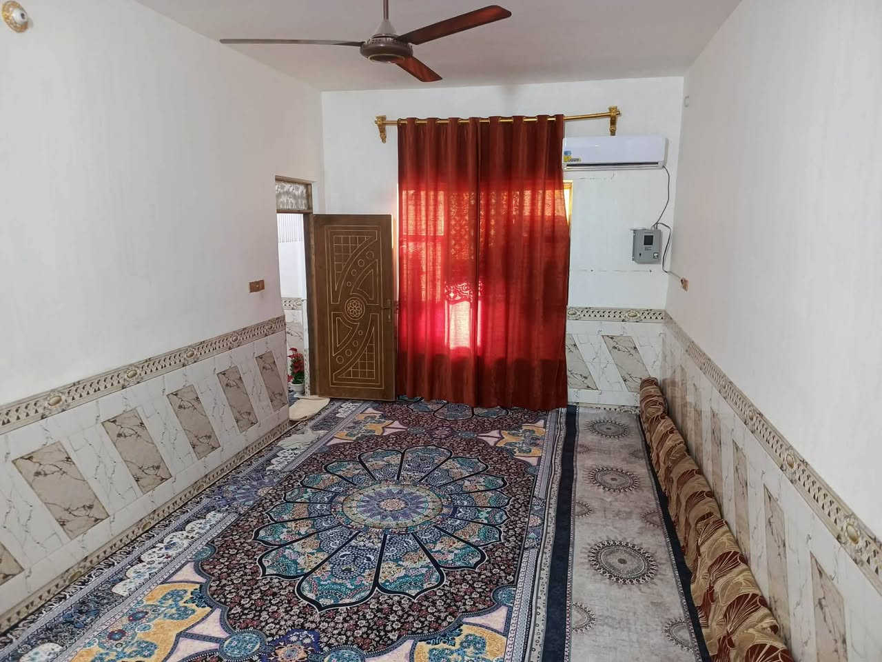 بيت زراعي مقابيل البراز صفحه ال شفيج مساحه 220 يحتوي علئ غرفين وصالت ثنين وكلدور ودوانيه +كراج كامل جاهز ماعوزه شي  للستفسار ***********
