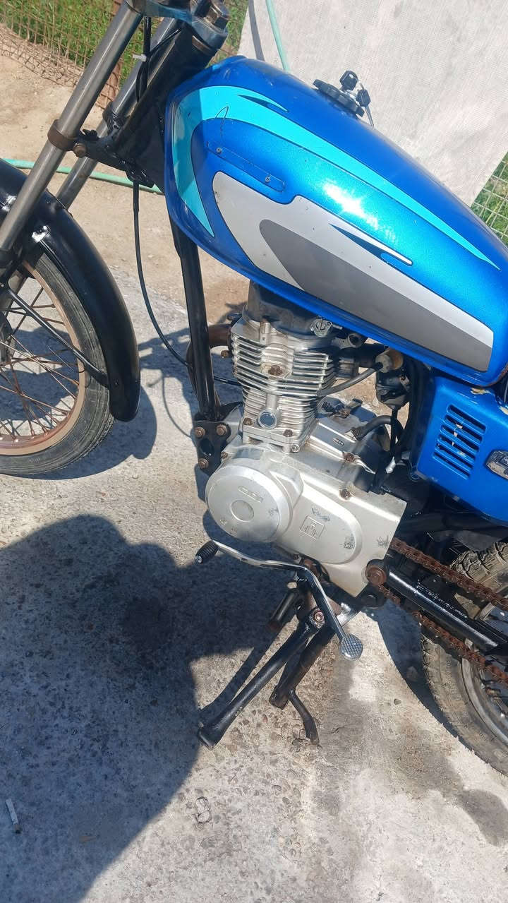 سلام عليكم للبيع دراجه   مكنه ناعمه    شلامجه   كلش  دراجه.            دوات مكفوله من سرقه.  سعر  ٣٠٠     .مكاني البصره ابي الخصيب   رقم الهاف ***********
