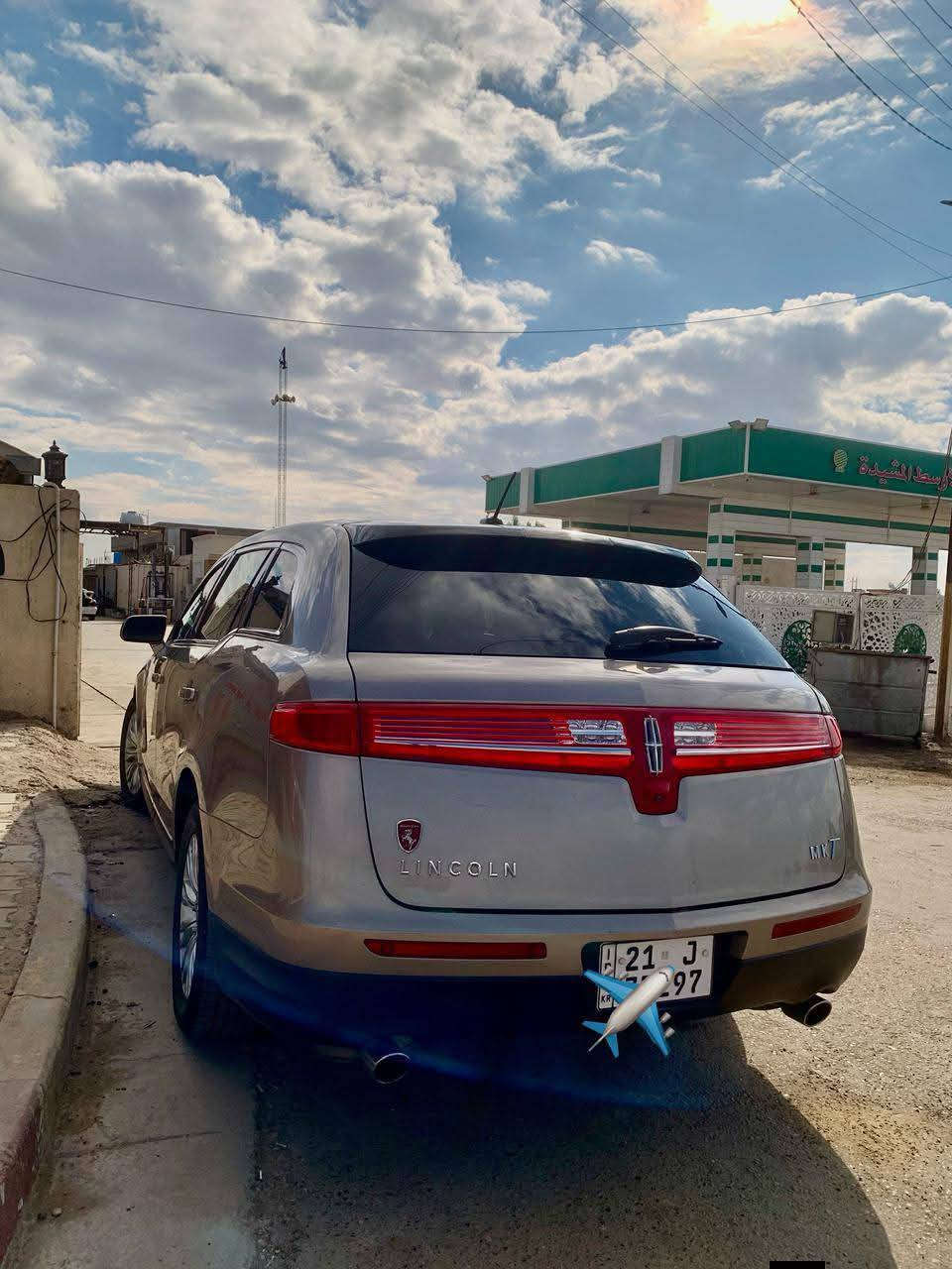 لينكولن موديل 2019 فول مواصفات ليمتد أعلى فئة
سيارة عالمية من رزانة وثبات وقوة
المحرك: 6 سلندر 3.6L V6 توين تيربو 7 ركاب فور ويل

أبواب بصمة  دخول ذكي  تشغيل عن بعد
تبريد ثلاث مناطق شاشة وسطية صندوق كهرباء
كاميرا خلفية تدفئة كراسي وستيرن  تحكمات ستيرن كاملة
حساسات أمامية وخلفية وجانبية مثبت سرعة مانع انزلاق

لايت LED أمامي وخلفي
الحالة: كير ومحرك بشرط الفحص
المكينة مفتوحة بسبب دهن رديء
وارد أمريكي  الضرر موجود بالصور
بدون دواخل بدون تبديل إيرباك راجعة سستم بالكامل وبشرط

تفاصيل إضافية: موجوده ويـلات بلادي – جامات مظلل وبعض شغلات انطيهن وياه سياره 
بطارية جديدة – إطارات جديدة
رقم السيارة: سليمانية دولي جديد
باسم المالك تحويل مباشر
المكان: بغداد
ملاحظه السياره مسويلها ادامه كامله من كلشي على اخر حبايه كل نقص مابيها شرط الفحص 
ال💎ــسعـر 🟥 :: 190 وبيها مجال للشاري 

رقم صاحب ســـيـارة :: ***********
