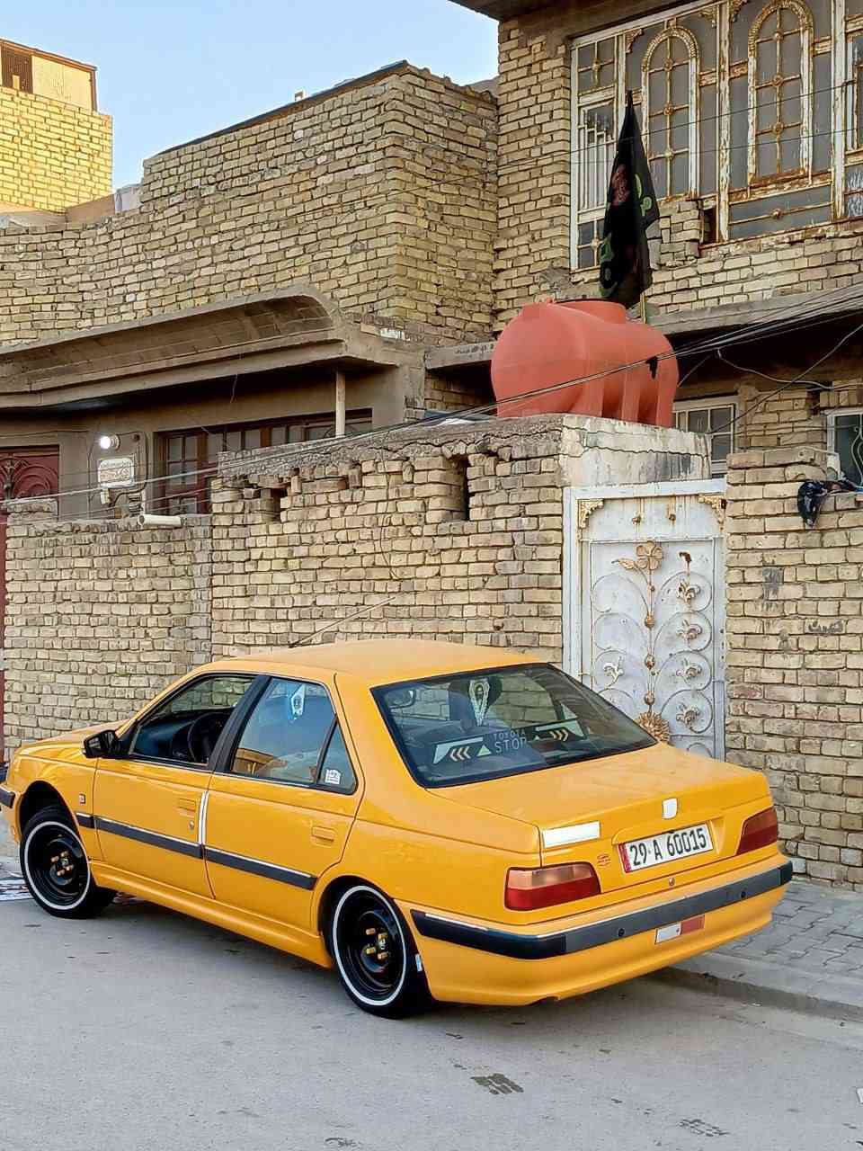 بيجو بارص مديل 20 رقم واسط مكينه مفتوحه بيها بارد ب الباب الي وره سايق كد شبر وباقي مكفول سياره مصفره هيه وغرامات مكان كوت فلاحيه رقم صاحب سياره ‏‪***********‬‏
