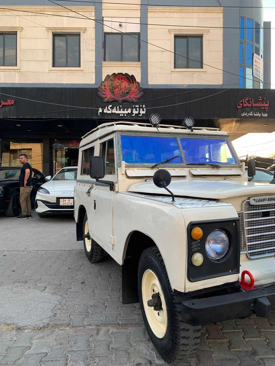 کۆد #341 
Land Rover 1982 
سبوغ عام بۆ جوانی 
مەکینەی v4 ی بەنزین 
ئارمی سلێمانی 
گیر عادی 
نرخی ٣٩ وەرەقە
*********** أربيل, العراق
