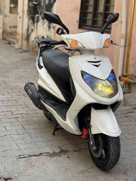 للبيع دراجه سكنس فحل نوزل خطين دراجه جديده مال رمبه مكفوله كفاله عامه شلعه معدل خير من الله دراجه مال بيت الله شاهد مكينه مكفوله كفرات اصليه ماشيه 24 مكان بغداد الكرخ السعر 750 والاستفسار ***********
