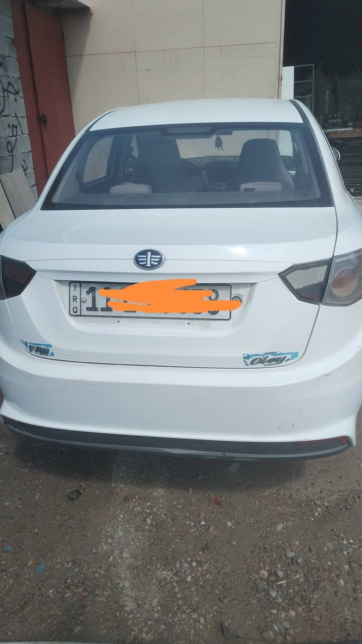 السلام عليكم فاو موديل ١٤ سياره نضيفه بشكل
كير محرك تبريد تدفئه  كهربائيات كلها شغاله وبلاد
صدر خلفي امامي جديد  تايرات جدد رقم بغداد انكليزي
جديد سياره بسمنه   كلشي بيها شغال وبلاد سياره بل عافيه ع يخذها هذا رقمي *********** مكاني بياع الشرطه الخامسه سعر ٤٥ وبيها مجال
