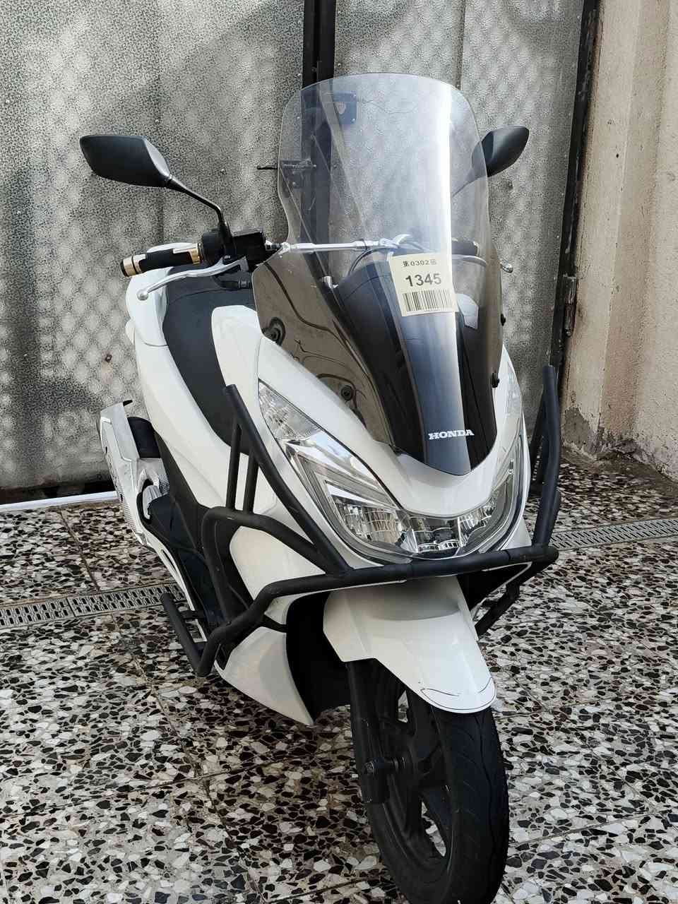 سلام عليكم بي سي إكس جيل الثاني
ياباني جي إف مكفولة كفاله عامه ماشيه 19 ألف 
جامه طويله درع الأصلي سستم نيكل حساس زدحام
ستان حساس دراجه خير من الله فول نعومه
سكن بغداد حي النصر   ***********
