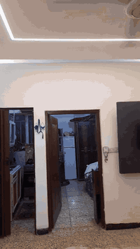 السلام عليكم ورحمة الله وبركاته 
بيت للبيع فقط 
البيت يتكون حسب وصف الفديومن طابق ارضي معزول تماما يتكون من غرفة نوم سويت حمام داخل الغرفه وحمام خارجي وصاله .مطبخ صغير
الطابق الثاني يتكون من شقه طابقين وحسب وصف الفديوطابق الشقه الأول عباره غرفه صاله حمام  
طابق الشقه الثاني غرفه عدد٢ صاله وحمام 
مع سطح
مساحة البيت ٤٠ متر أسهم مشاع واقع حال ٥٠ متر
ل 
صاحب الدار موجود 
رقم الهاتف
***********
***********
***********

بيع مستعجل
