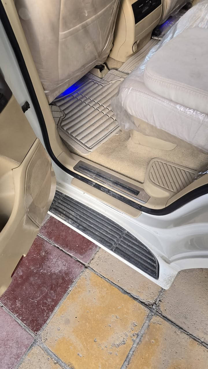 سلام عليكم اخوان مراوس مراوس فقط بدون بيع مراوس بتاهو او يوكن او لاندكروز أحدث الي تفيدة السيارة نتراهم ويشلع عيوني والي متفيدة هم على راسي ويرفع المنشور بكلمة يالله لانكدروز بريم 2016 اصل على ايدي من الزيرو لحد الان مشيتها 340 الف السيارة كفالة ما عدى المحرك جفته هسة قبل فترة وبي تنقيص وبيها شخوط بسيطة مال شارع وحصو السيارة جاهزة والي تفيدة بخدمتة رقمي ***********
