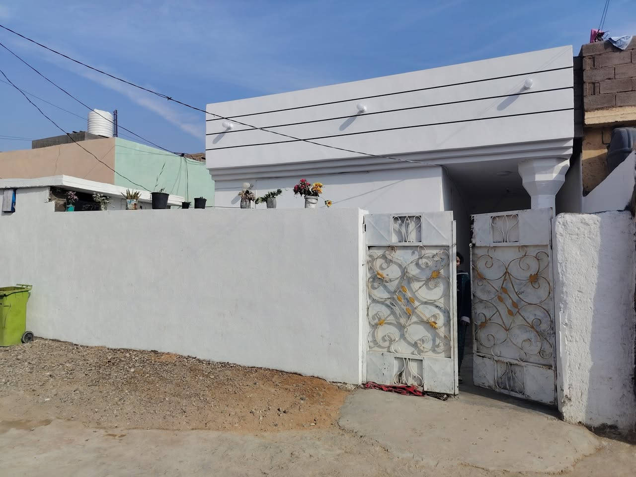 يالله سلام عليكم بيت طابو  مساحه 200تسليح غرفتين  وصاله ومطبخ وديوان وصحيات خارج سعر 30وبي مجال شوي المكان حي البكر  قرب مدرسه مطلع الفجر رقم الهاتف  ***********
