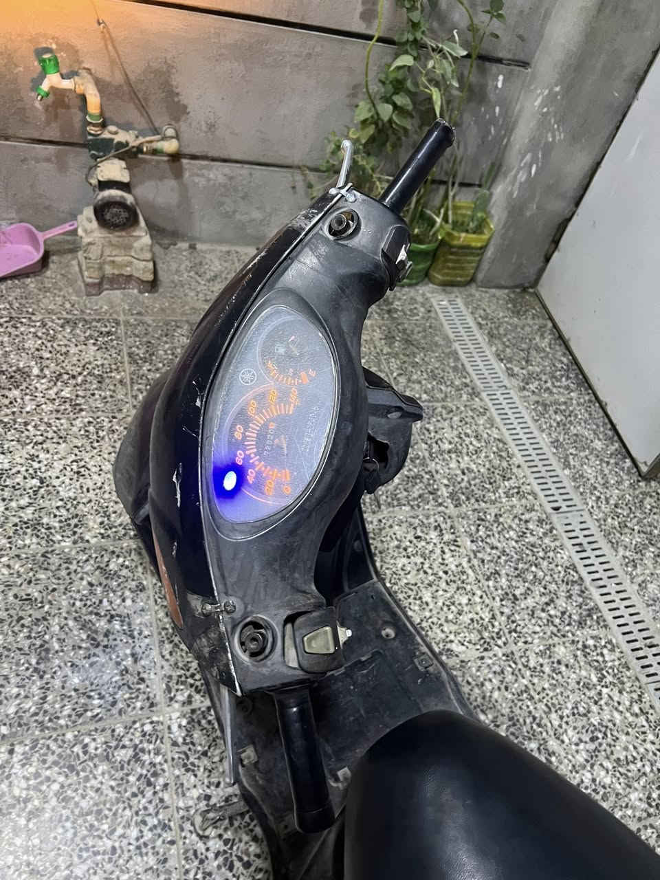 سلام عليكم بريز للبيع شغالة سلف هندر بس عوزهة باتري وبيهة شوية خربطة اول متشغلهة  مكاني المشتل حي المعلمين ٣٥٠ وبيهة مجال  ***********
