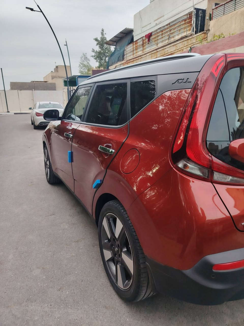 السلام عليكم سياره كيه صول كفاله عام مديل 2021 مكينه 2600  ماشيه 1500 حقيقي سياره حلوه وجديده والسياره استخدام شخصي مكان السياره البصره دور الضباط
***********
