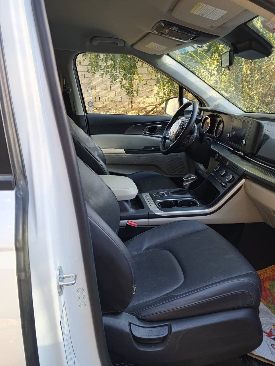 سلام عليكم كرنفال موديل 24 شهداء وكاله عامه بسم المشتري بيه قطعتين تبديل اصليات معروفه مواصفات الكرنفال حادثه بدون دواخل سياره قبل 20يوم دخلت للعراق بعده بحالة الوكالة السعر خاص مكانه نجف رقم الهاتف ***********
