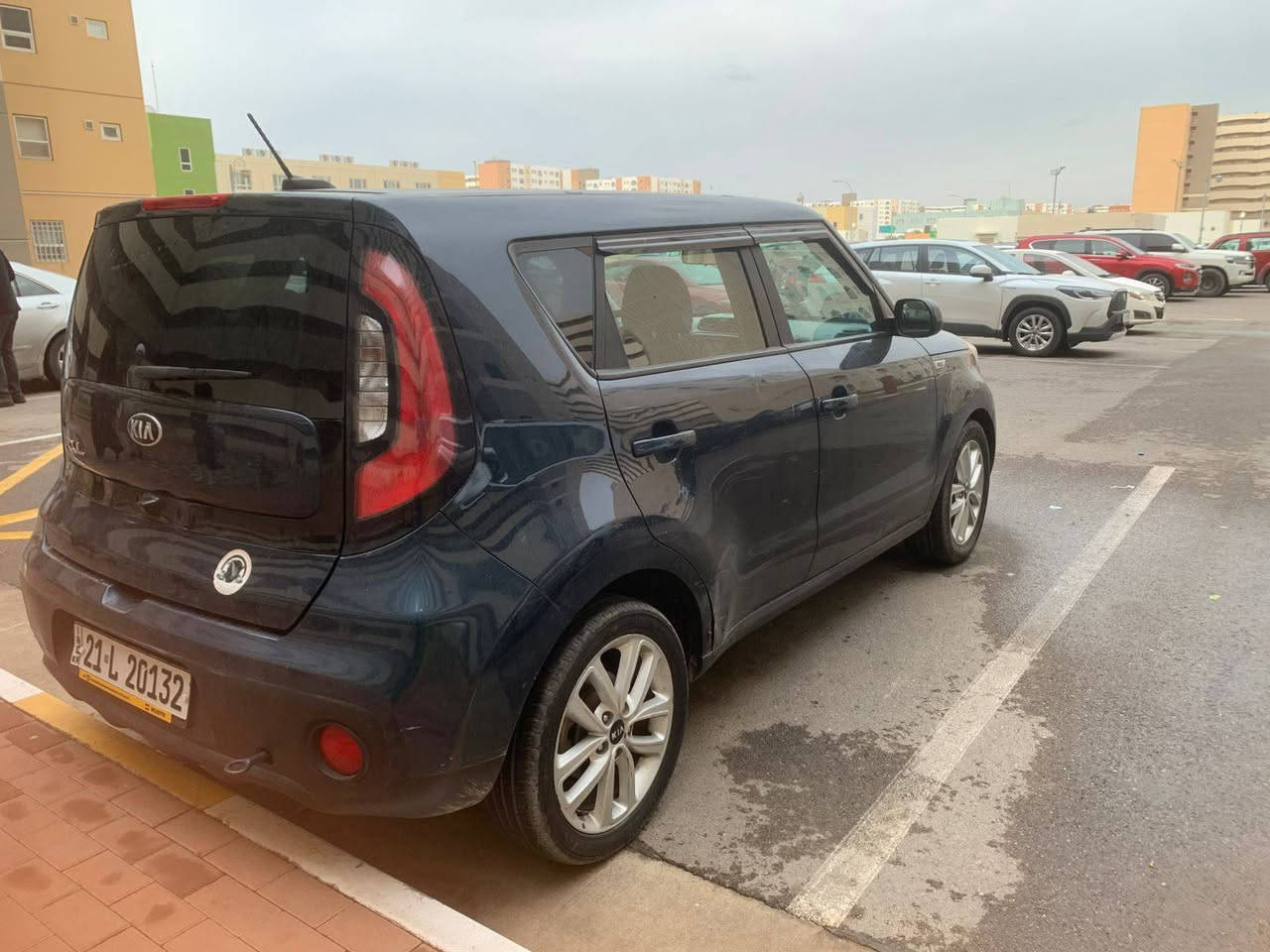 السلام عليكم كيا صول موديل ٢٠١٨ بيهة ٣ قطع صبغ وباب السايق مبدل اصلي بدون اي دواخل جميع الايرباكات سليمه ماشيه ٨٧ الف مكينه ٢٠٠٠ وقم سليمانيه بأسمنه سونار مرفق مع الصور موبايل *********** مكاني شقق بسمايه السعر ١٠٢ وبيهة مجال
