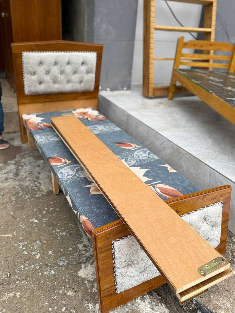 @للبيع
السلام عليكم🫡
عرض خاص ومغري بس 100 قفل    🔒
توفر لدينا من جديد تخت نفر عدد 1 صاج شغل درجه اولى🌿  شرط نظافه  والشغل 💯💯 والصور تحكم🌹
للاستفسار وتساب *********** مباشر🆕 ***********🆕
ومستعدون لشراء الغرف النوم المستعمله و الكناتير ✅
