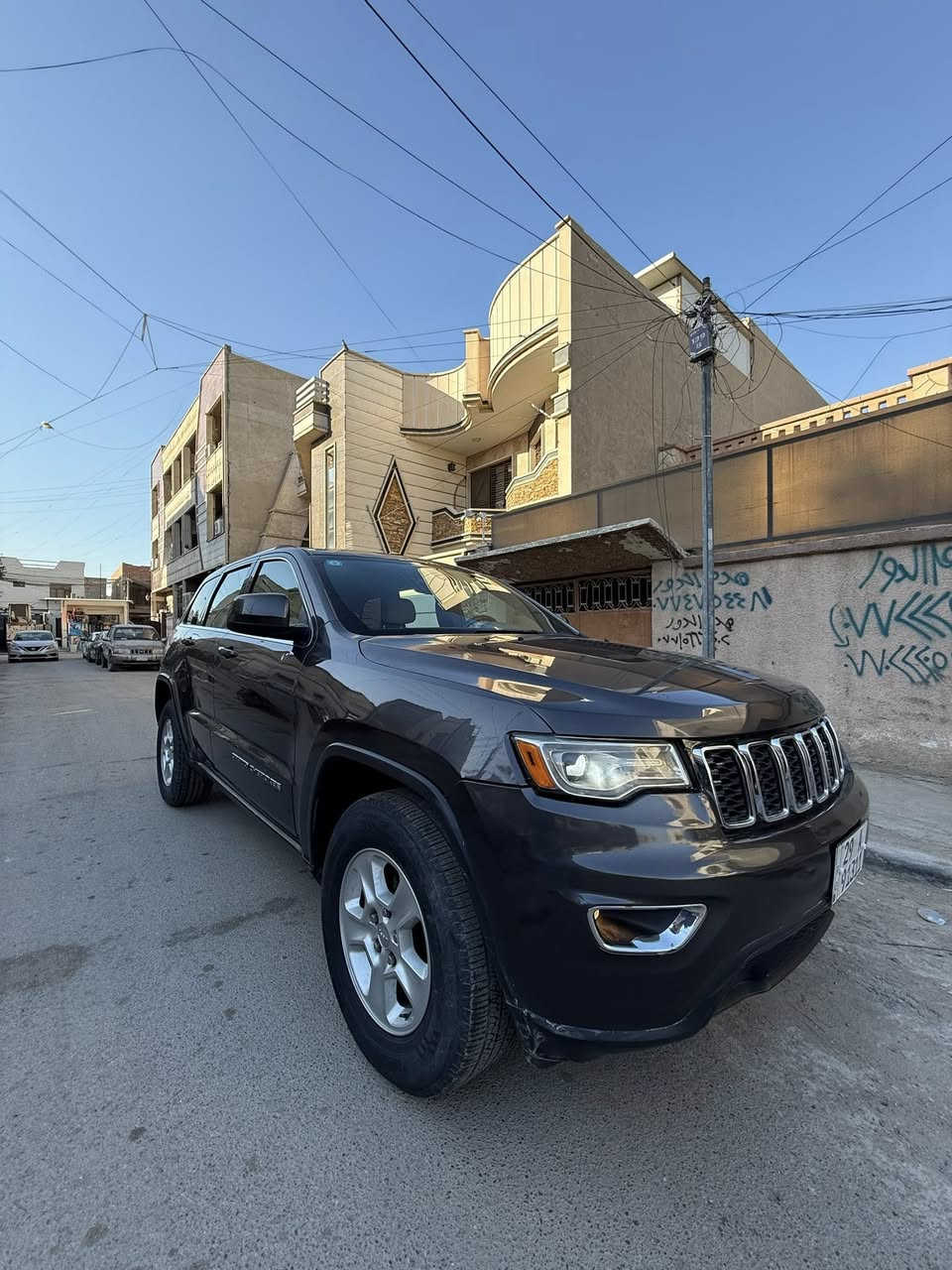 جيب لاريدو 2017 ماشية 46 الف للبيع : 
ماشية 46 الف فقط حقيقي وشرط الفحص 
السعر ١٧٥ وبيها مجال بسيط 
مواصفات عادية 3600 شاشه وكامره وجلد وكشن كهرباء وزنون وحساسات وأنماط قيادة 
رقمها واسط الدولي تحويل بكل مكان 
سنوية باسمي وسنوية وهزه جديدة
محرك وكير مكفولات بلاد 
بيها قطعتين صبغ ( جاملغ وبنيد ) فقط 
شاصي - لغد - راس شاص- تكم  مكفولات 
مكاني بغداد المنصور 
***********
وسونار موجود وهذا البارد مال تحميل بالنقل
