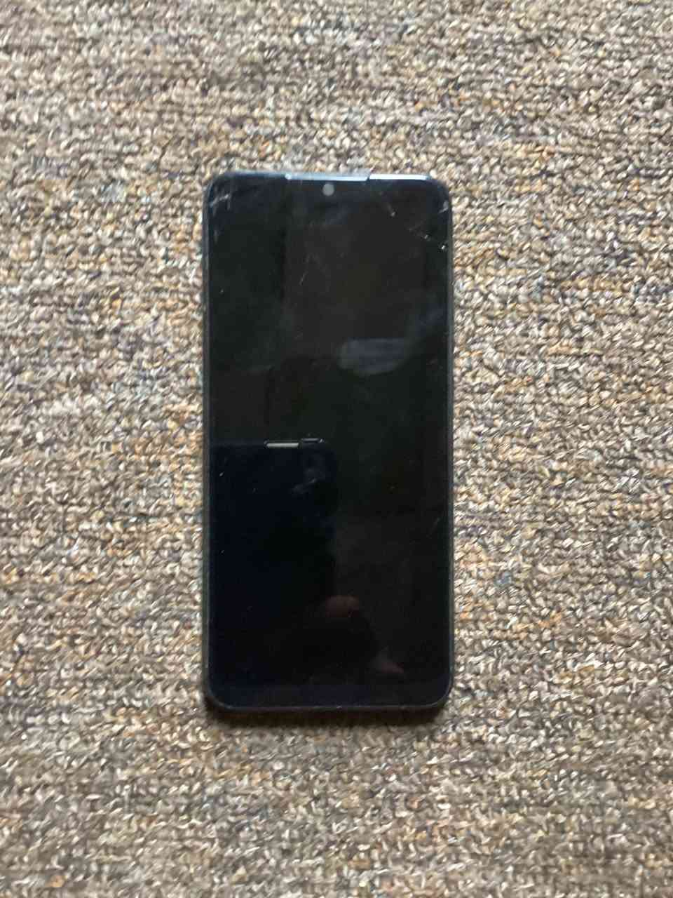 ريدمني نوت 6 ذاكرة 64 شغال انترنيت وبي فطور واضحة بالصور  اتصال كذالك شغال الكامرة الخلفية الامامية عطلانة سعرة 40 الف هذا رقمي ***********
