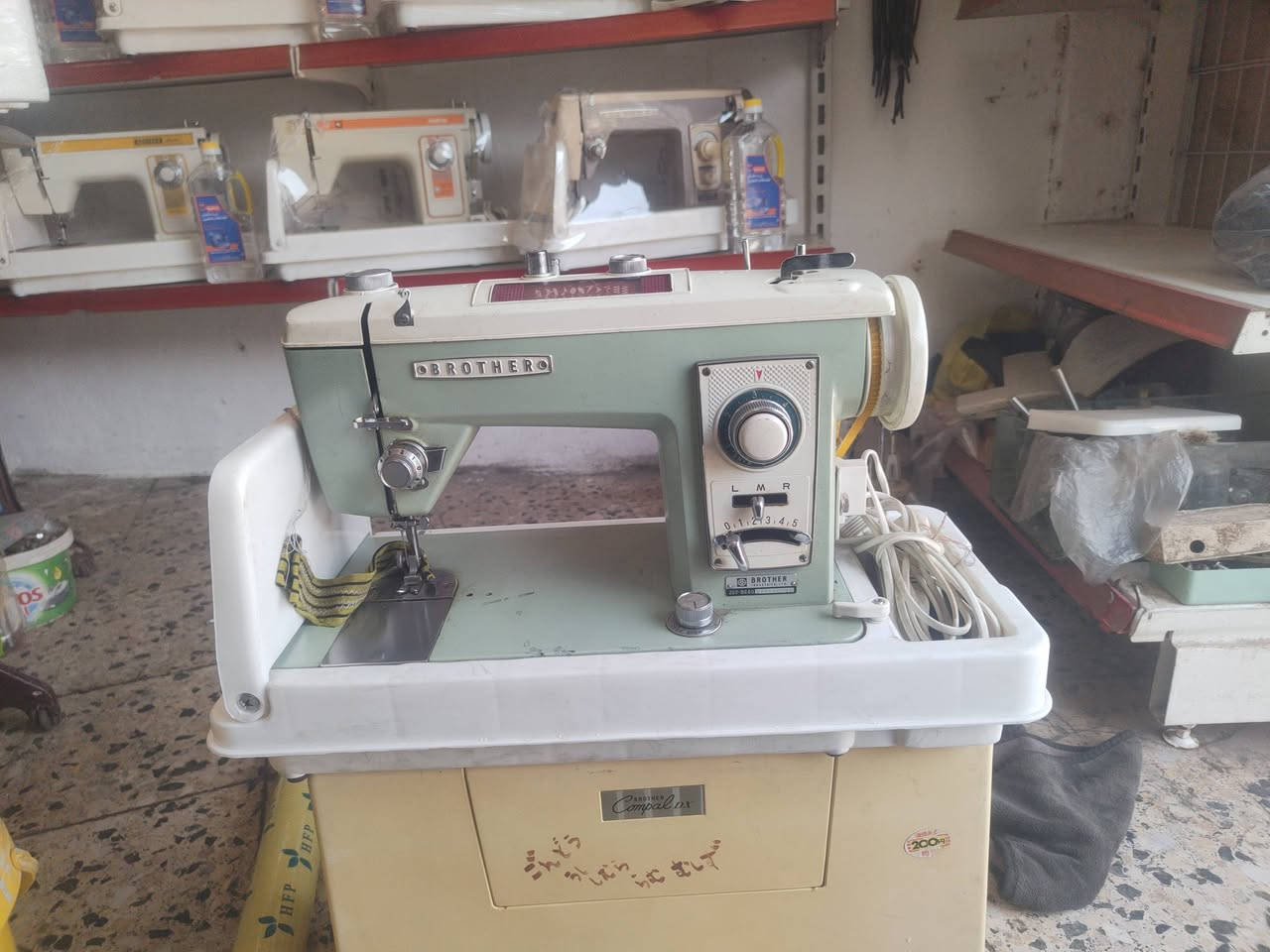 ورشة العبيدي لبيع وتصليح مكائن الخياطة الصناعية و المنزلية و مكائن خياطة الأكياس وبيع كافة ادواتها الاحتياطية البيع جملة ومفرد متوفر توصيل لكل محافظات العراق العنوان موصل ايسر شارع الكوير قبل كراج الكوير 
***********
