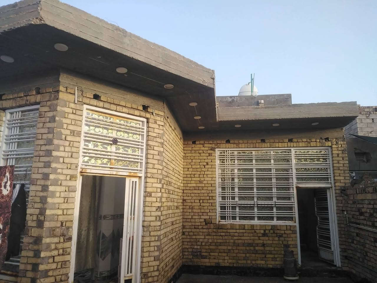 اللهم صلي على محمد وال محمد بيت زراعي سند ٢٥ مشمول بالتطويب المساحه ٢٣٠م  للبيع مع االاغراض
العنوان حي الجامعة نهاية شارع ٢٠ الزراعي
للاستفسار اكثر يرجى الاتصال بنا على الرقم الموجود بالاعلان ***********
