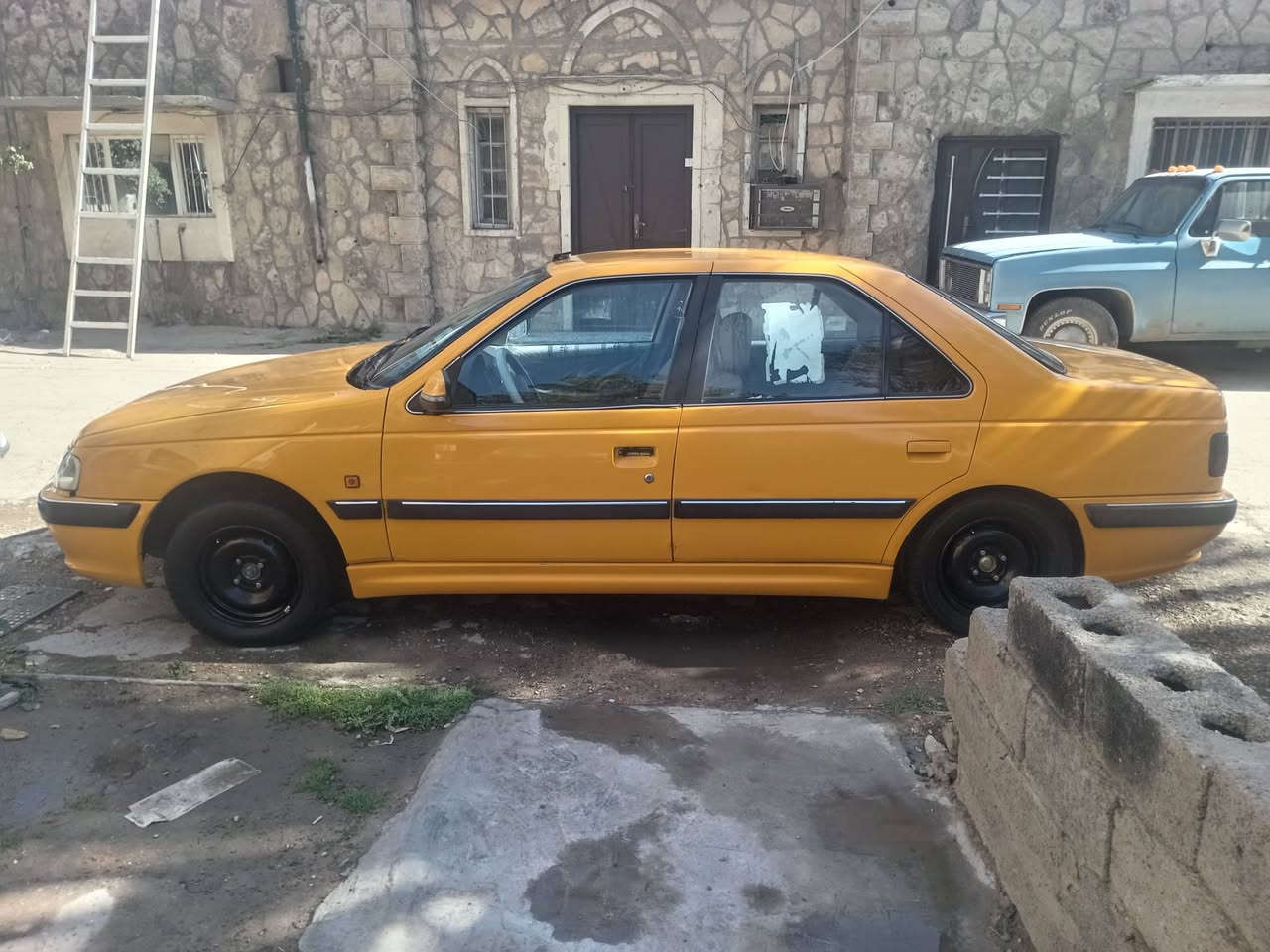 السلام عليكم 
بيجو بارس موديل 2018 السيارة مكفوله بس بيها طخه بالبنيد و بيها تبخير اول متشتغل وبيها منضومه غاز 60 لتر بيها دوشمه ارضيه و كشنات و بيها تنته المكان الكرادة كمب سارة قرب جامع الشاكري السعر 60$ وبيها مجال للطيبين 
الرقم ***********
