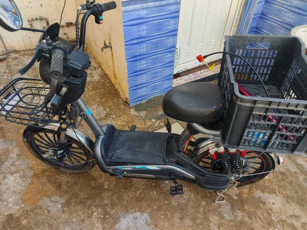 عندي دراجة شحن بعدها جديدة وتاركها صار اشهر
رايدها قفل ب ٢٧٥ الف
***********

الصقلاوية
