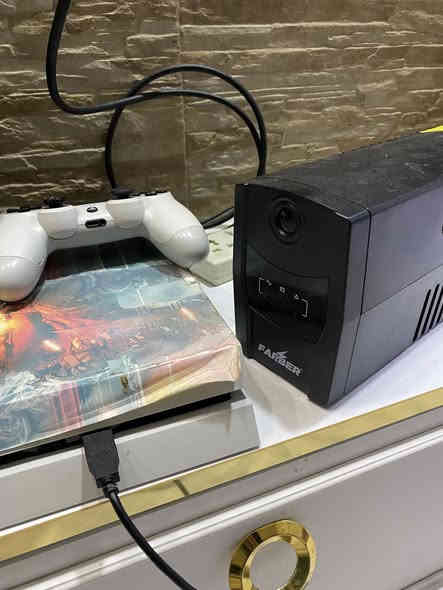 للبيع بلاي ستيشن 4 FAT
الحالة: نظيف جداً / شغال 100% بدون أي مشاكل
السعة: 500GB 
عدد اليدات: (ثنين )
الألعاب: (gta5+FIFA26+ كراش + بيتل فيلد 1+ بيتل فيلد 4+ كلف ديوتي )
الحرارة: ممتازة وما بي أي صوت مزعج
السوفتوير: 9.6 بس مهكر 
الاستخدام: استخدام بيت نظيف

السعر: (230)
الموقع: (بغداد )

للتواصل: (***********)
