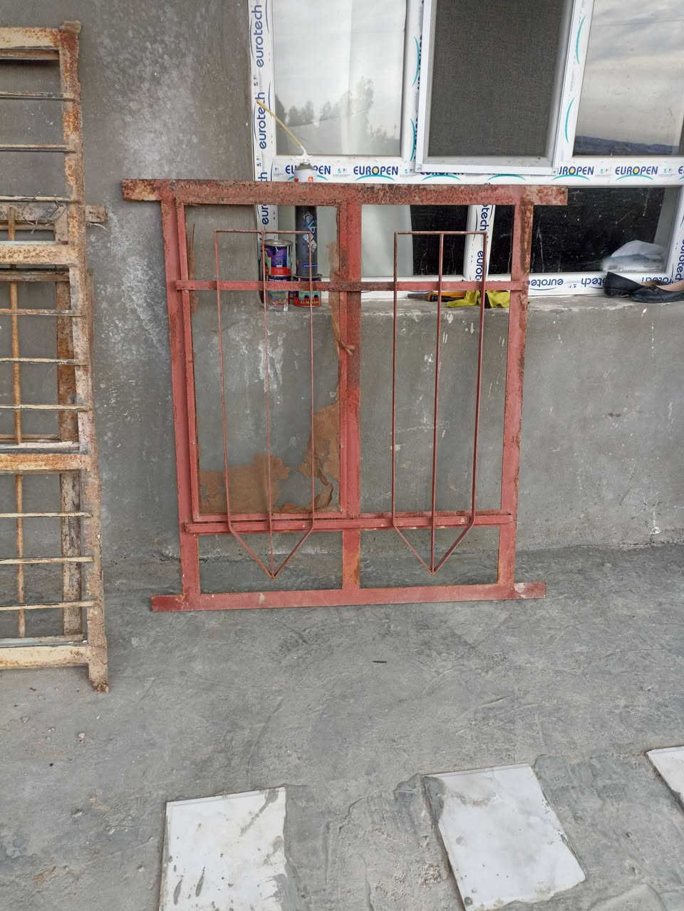 شبابيك للبيع
 ***********
