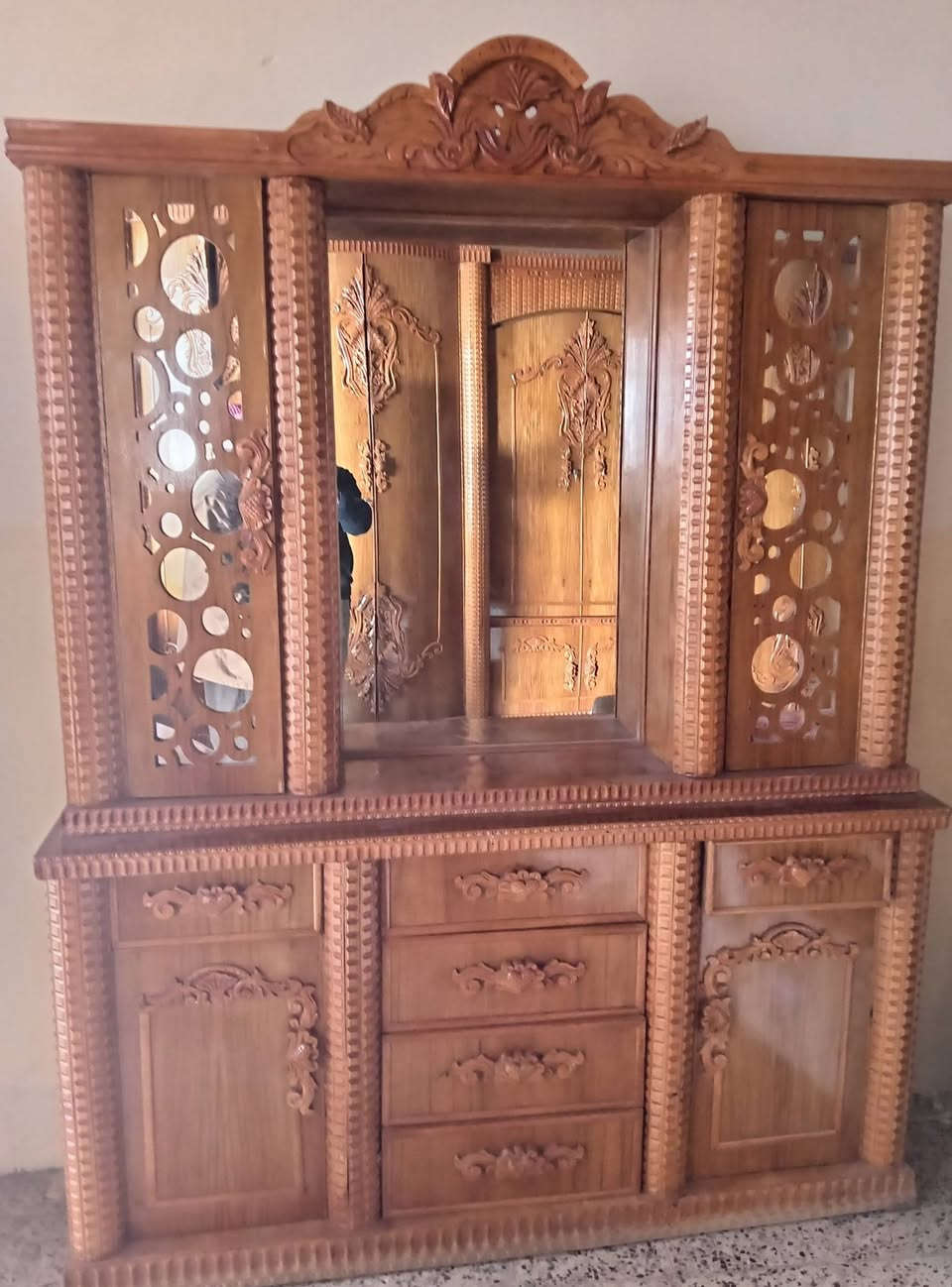 السلام عليكم متابعيني الكرام✋
كما عودناكم لتوفير كل ماهو جديد وحصري توفر لكم غرفه بااطلاله مميزه، ♥️
موصفاته وامتيازاته  :👍
غرفه سته أبواب ملحق جديده، 
دنك زان، داخل خارج صاج،
داخل ٤ ملم، خارج ٥ ملم،
شغل توصيه تفصال درجه اولى، 
العنوان : موصل حي الشفاء،
قرب جسر الخامس،✋
السعر مراسله الصفحه او الاتصال على الرقم المذكور،
***********📞
 مع معرض اثاث الحيدر انتم في قمه الثقه للشغل الثقيل الدرجه الاولى و المصداقيه التامه،🤝
دائما وابدا نعمل لارضائكم،♥️
مستعدون لبيع وشراء الاثاث الجديد والمستعمل،🔨
وتصليح وشد كافه انواع الاثاث
موقعنا :🌍
موصل حي الشفاء قرب جسر الخامس، ♥️
